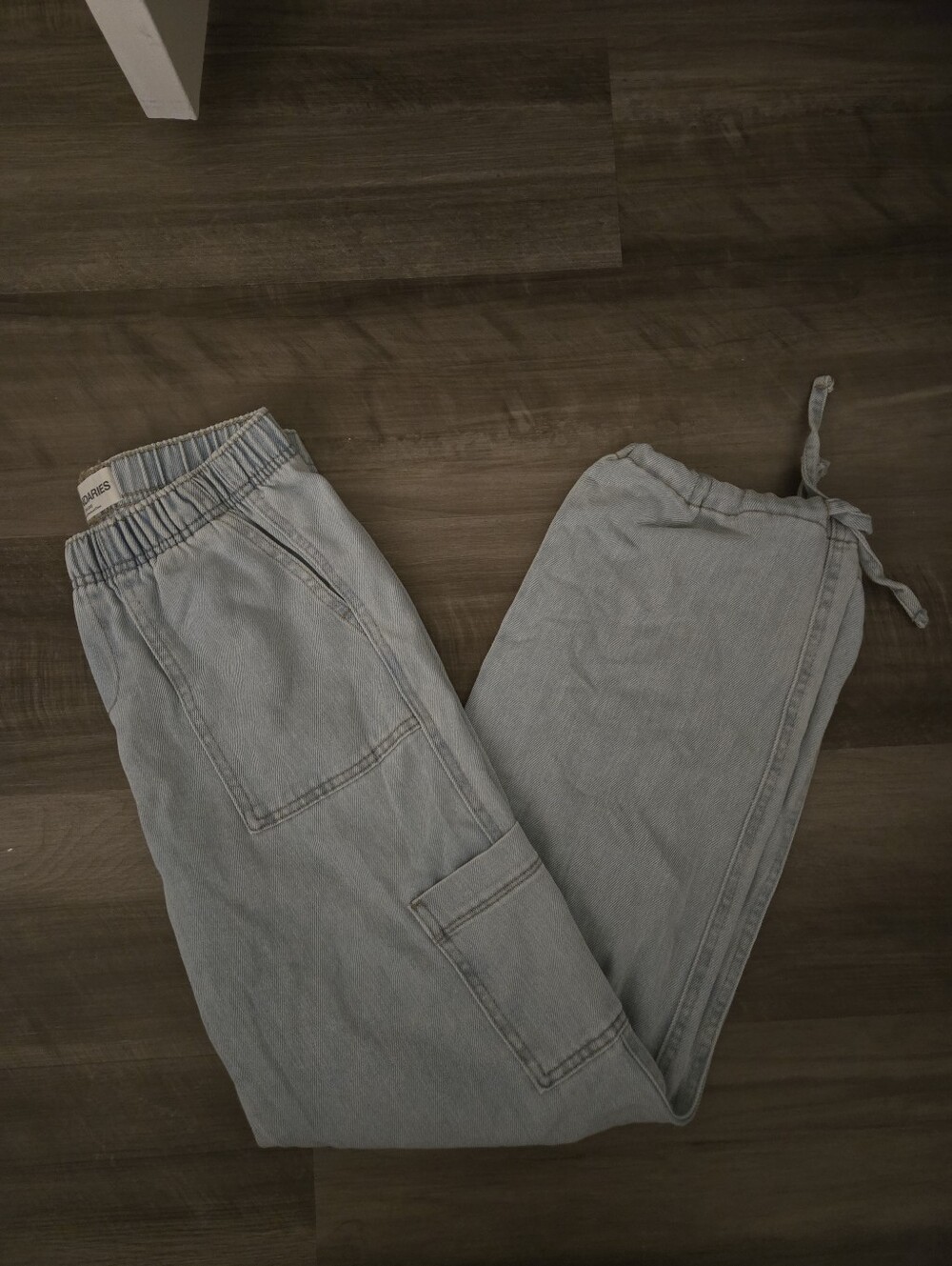 NWOT No Boundaries Light Wash Denim Cargos